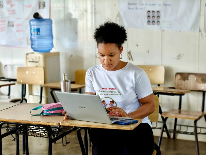 Estudante a candidatar-se online ao ensino superior depois dos exames nacionais