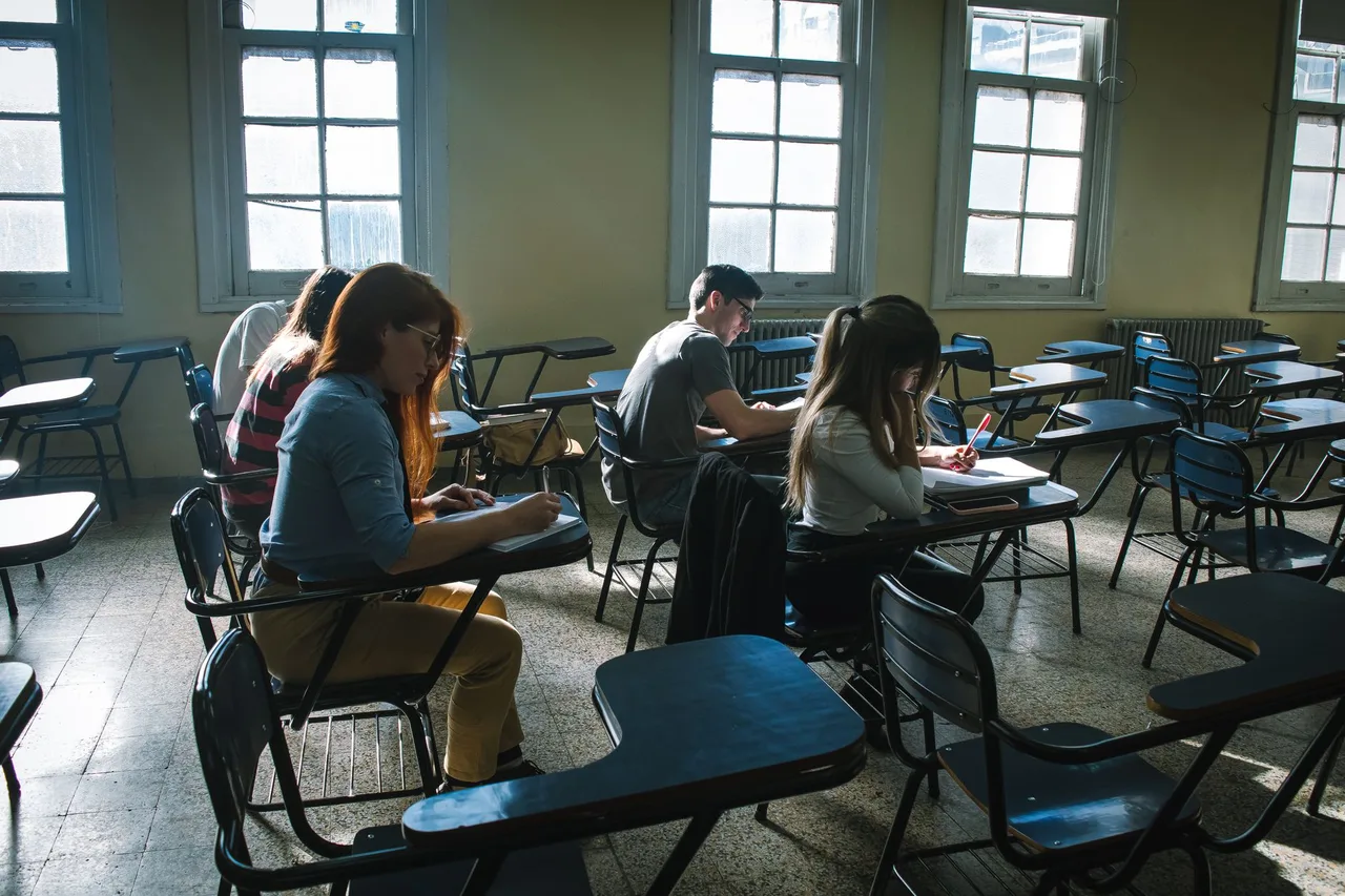 Exames Nacionais 2026: Erro na Correção e Como Pedir Reapreciação da Nota