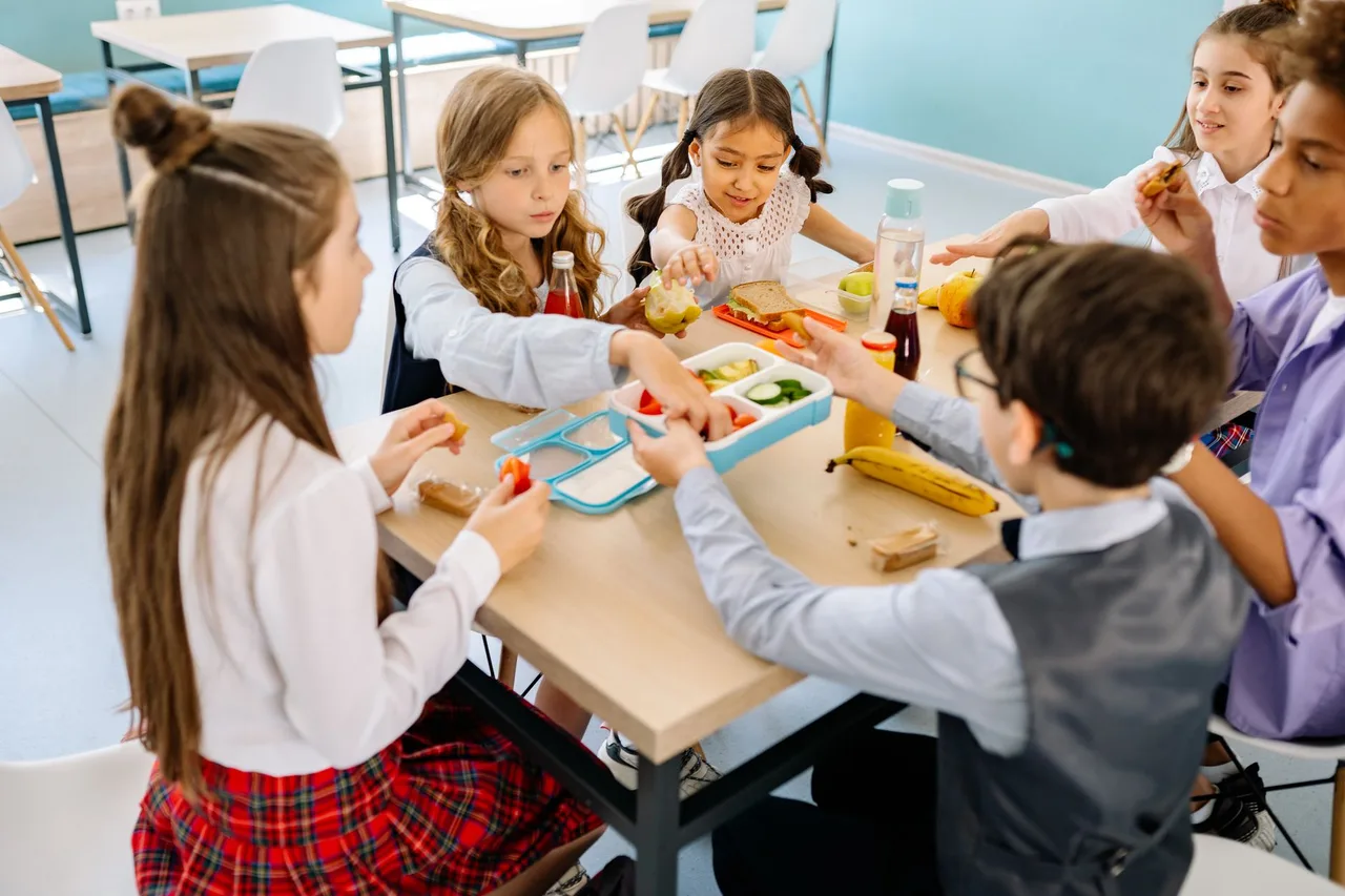 Refeições Escolares em Portugal: Escalões ASE e Preços 2026/2027