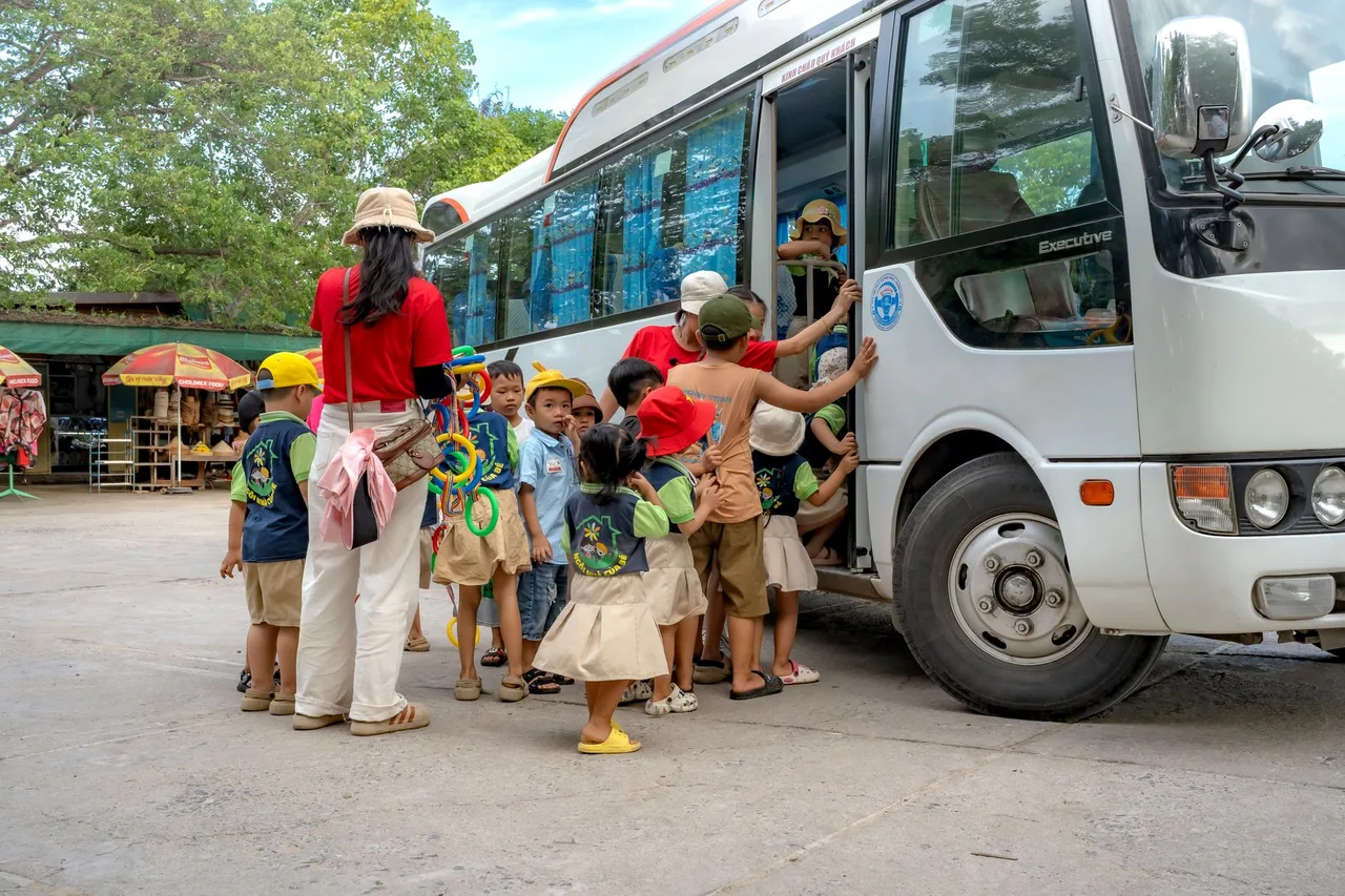 Transporte Escolar Gratuito em Portugal: Passe Sub18+TP e Prazos 2026/2027